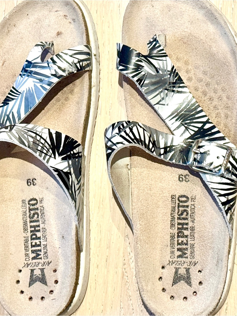 Mephisto Palm-Print Buckle Sandals - White & Black
